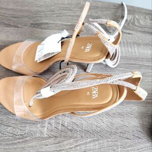 ZARA NEW SPARKLE VINYL HEELED SHOES. WIDE FRONT STRAP HEEL  HEIGT 3,7 .  EU 40…